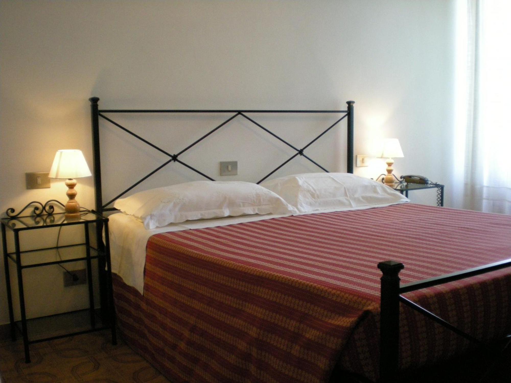 Hotel Sangallo B&B Montepulciano Stazione Стая снимка